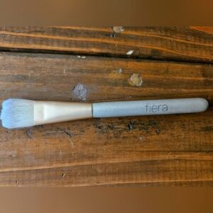 Fiera Makeup Brush